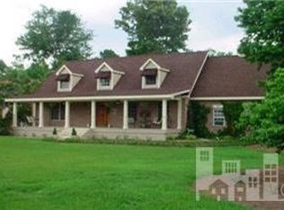 121 E Point Rd, Rocky Pt, NC 28457