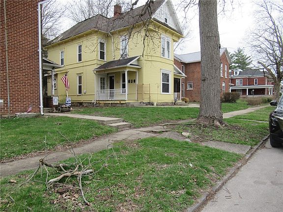 3rd image of 511-513 E 4th St
