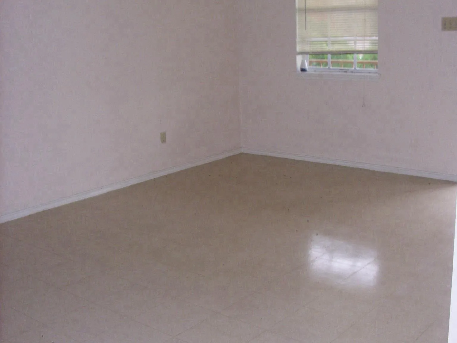 2 bed, 1025 sqft, $850 — Photo 3