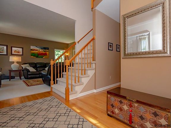4th image of 66 Orchardview Dr