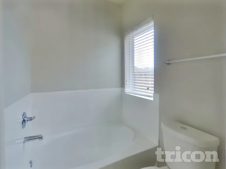 2122 Hackberry Bank Ln — Photo 10