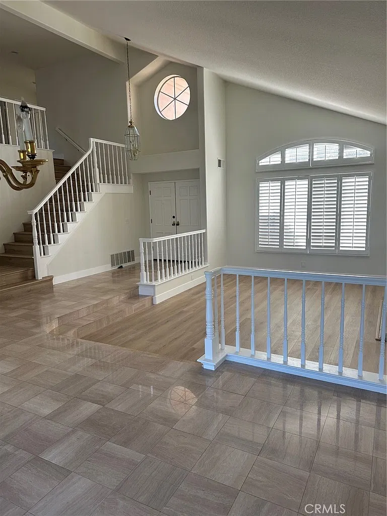 5 bed, 3304 sqft, $6,500 — Photo 3