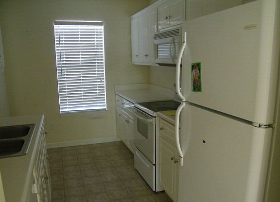 Kitchen with all appliances