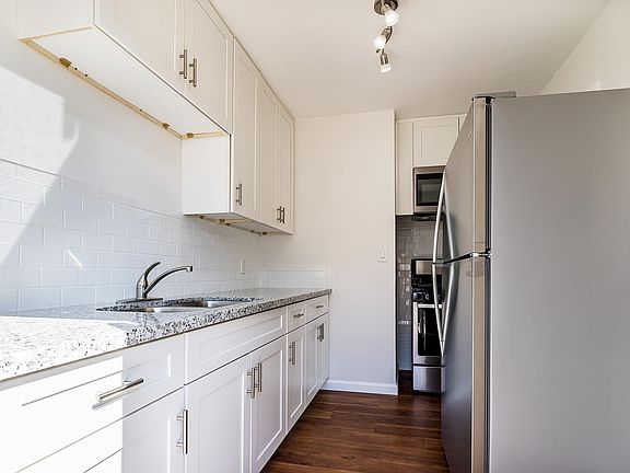 2nd image of 314 Dahlia Ave