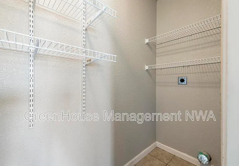 520 Dewberry Ln — Photo 19