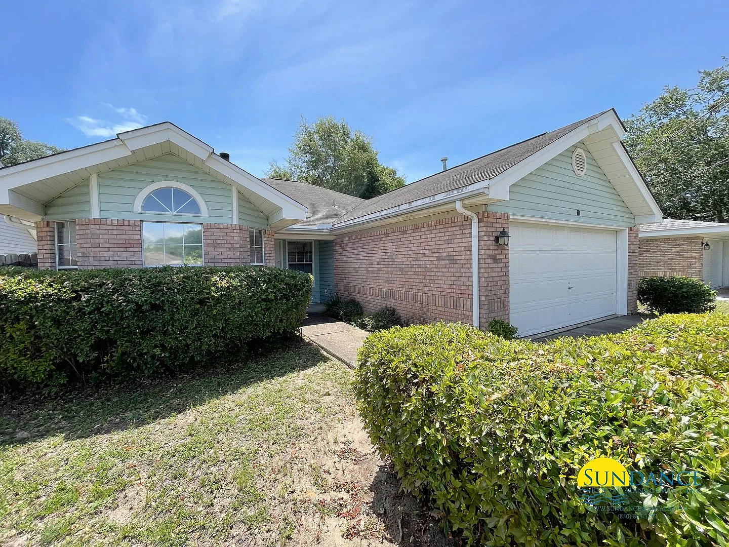 Updated 3 Bedroom Home in Shalimar! — Photo 1