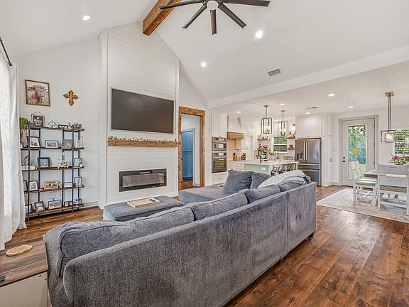 4th image of 3265 Beacon Lake Dr