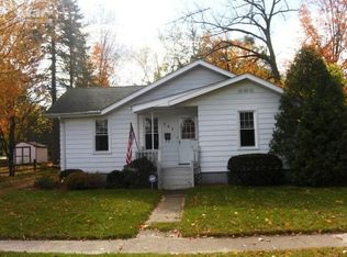 504 E Rockwell St, Fenton, MI 48430