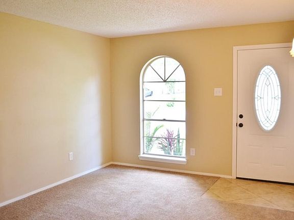 4th image of 3829 Cambridge Dr