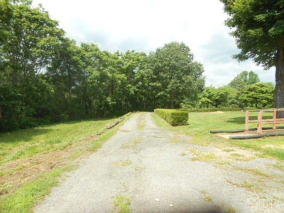 4th image of 6 Pleasant Hill Cir