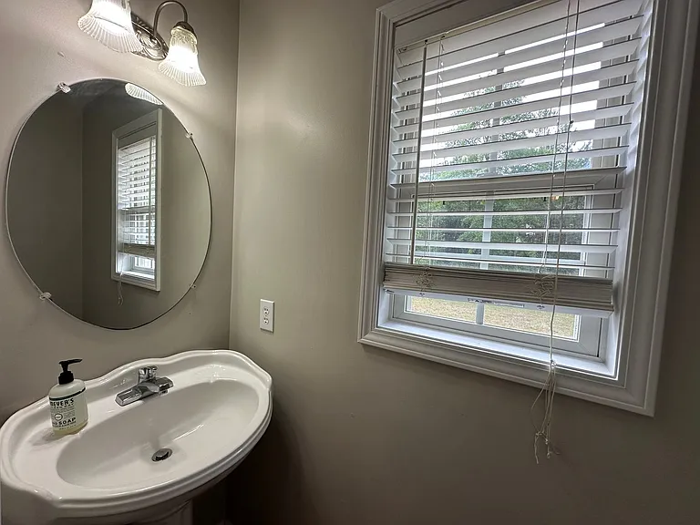 3679 Pioneer Dr — Photo 16