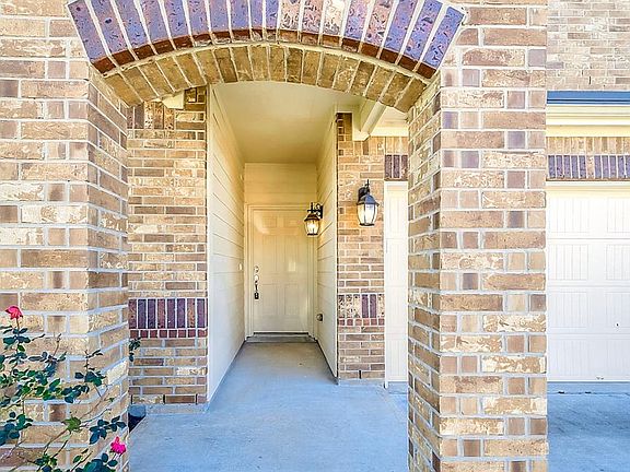 3rd image of 26923 Harwood Heights Dr