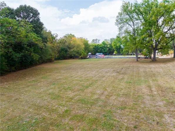 E Main St, Apple Creek, OH 44606