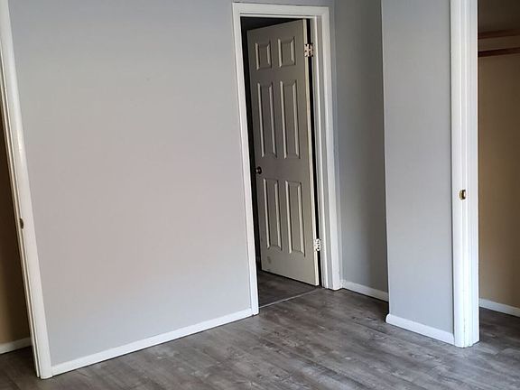 5th image of 606 S Prairie St APT 11