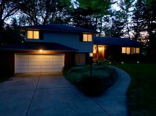 548 N Clifton Ave, Elgin, IL 60123
