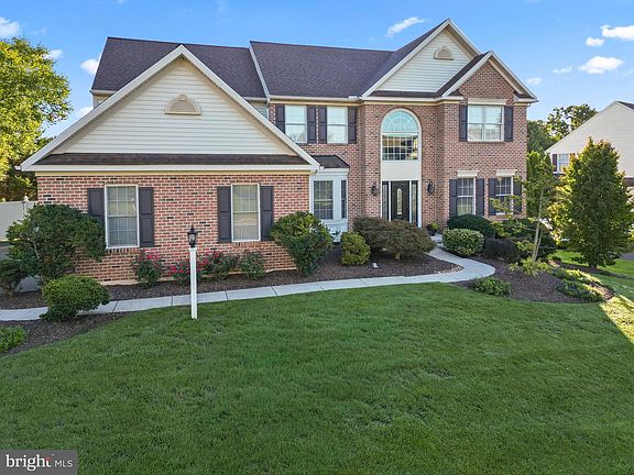 3rd image of 3381 Harwood Ln