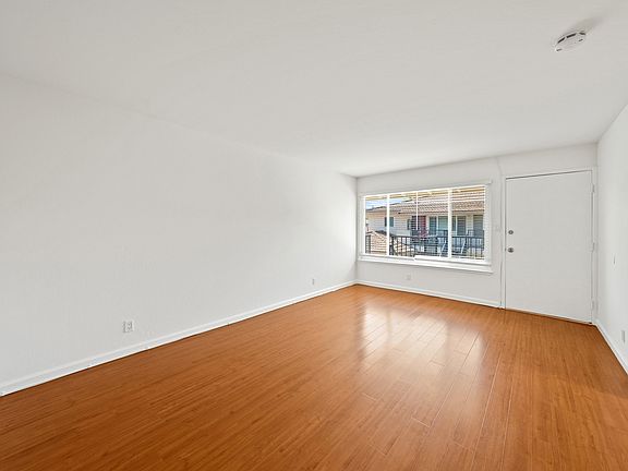 4th image of 1117 Oakmont Dr #C