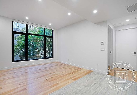 2nd image of 249 E 50th St