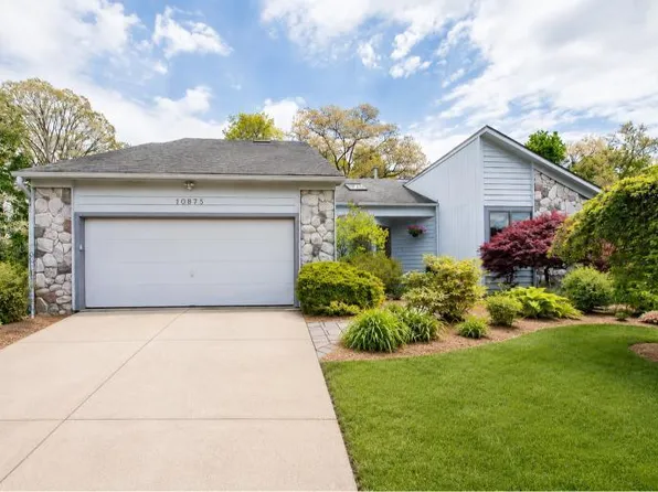 10875 Charring Cross Cir, Whitmore Lake, MI 48189
