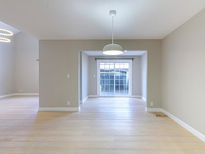 5th image of 2295 Shelley Ave