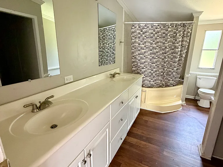 44 English Ct — Photo 6