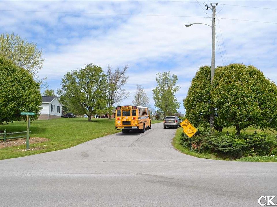 2nd image of 3115 Sarah Ln