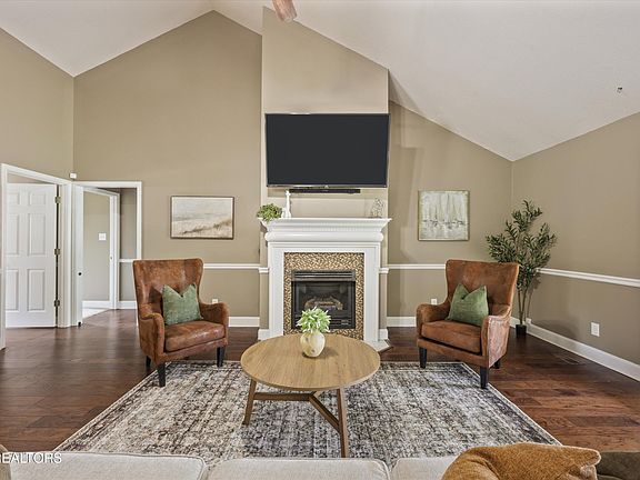 2nd image of 605 Snowshill Way