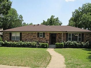 5814 Twineing St, Dallas, TX 75227