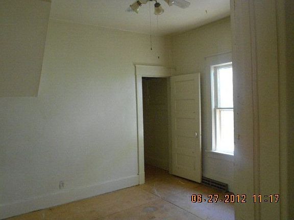 3rd image of 1821 E 6th St
