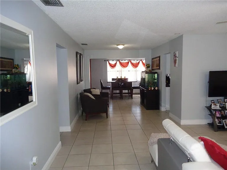 9571 Sunset Strip — Photo 8