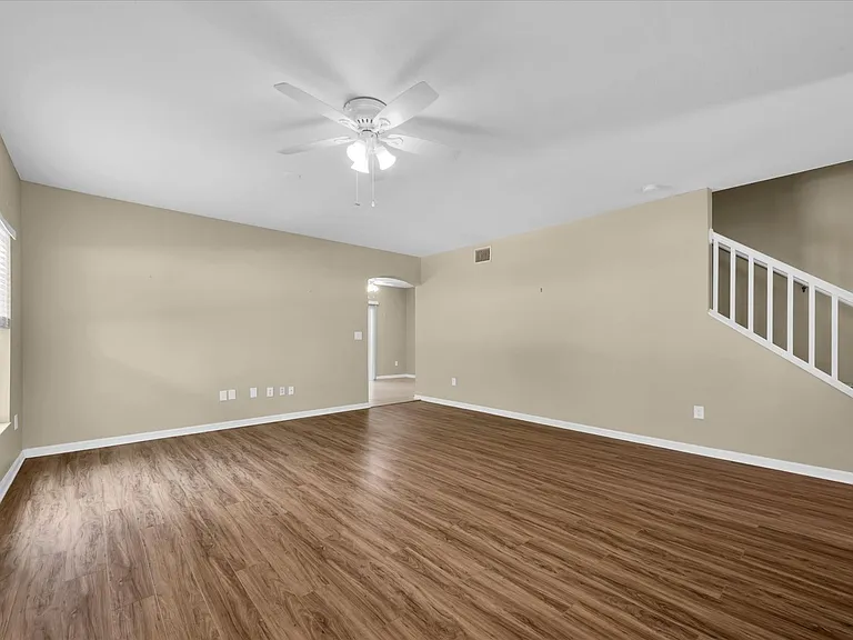 10825 Newbridge Dr — Photo 7