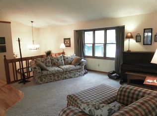 25 Forest Hills Dr, Holland, MI 49424