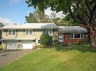 31 Brookside Ter, North Caldwell, NJ 07006