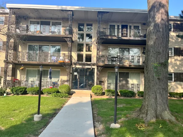 901 8th Ave APT 4, La Grange, IL 60525