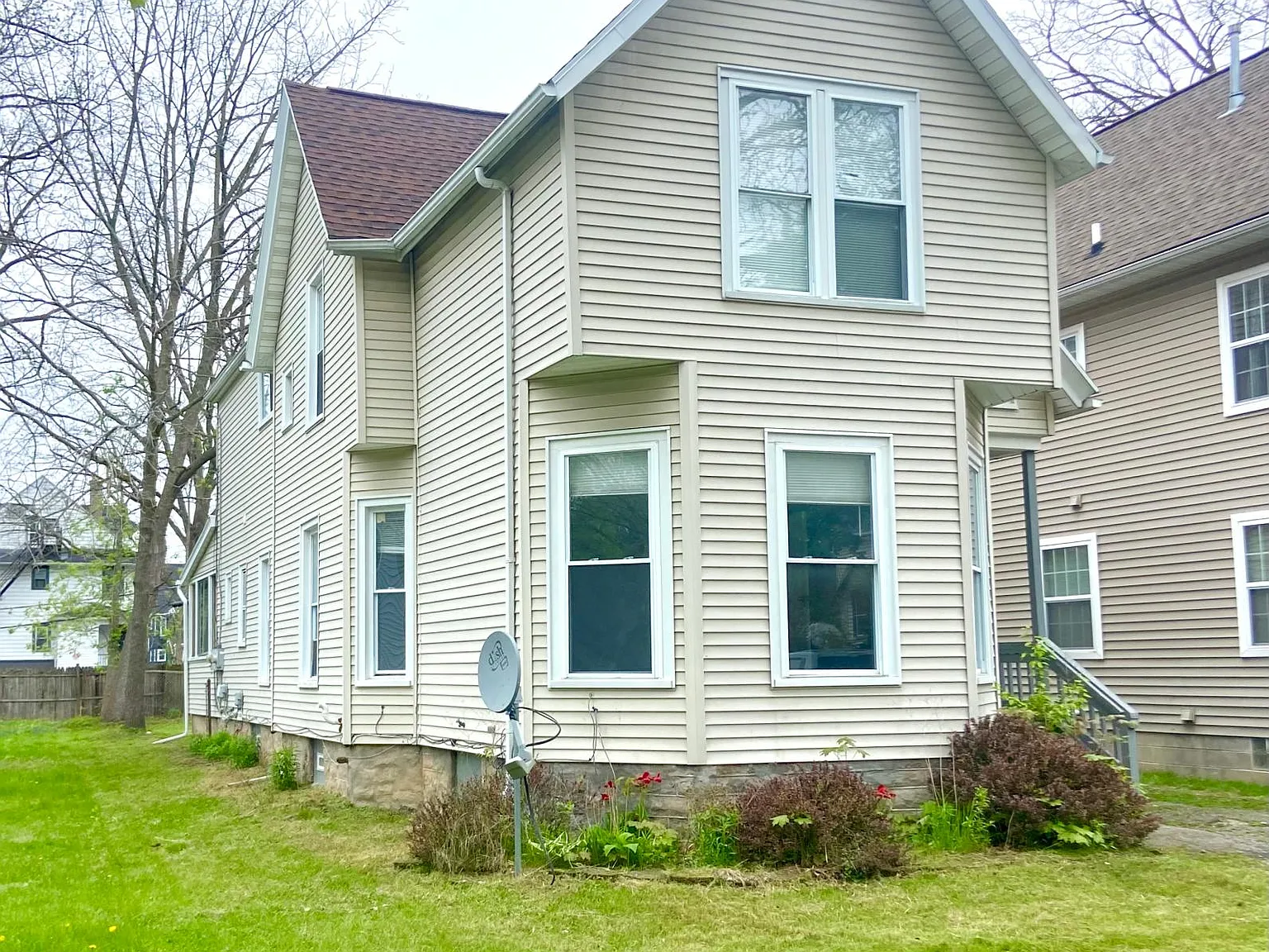 2 bed, 1019 sqft, $1,300 — Photo 1
