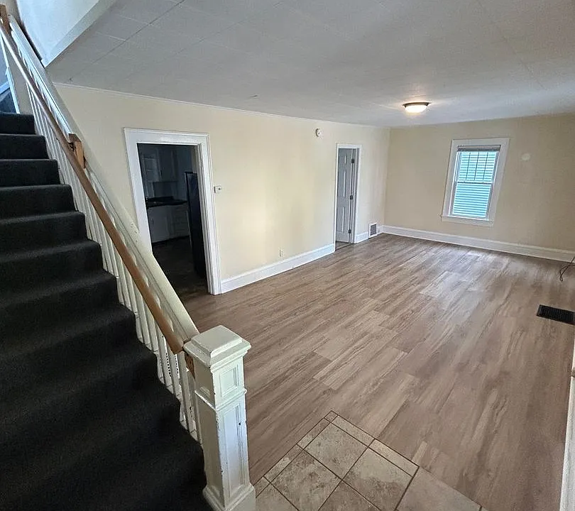 43 Isham St
