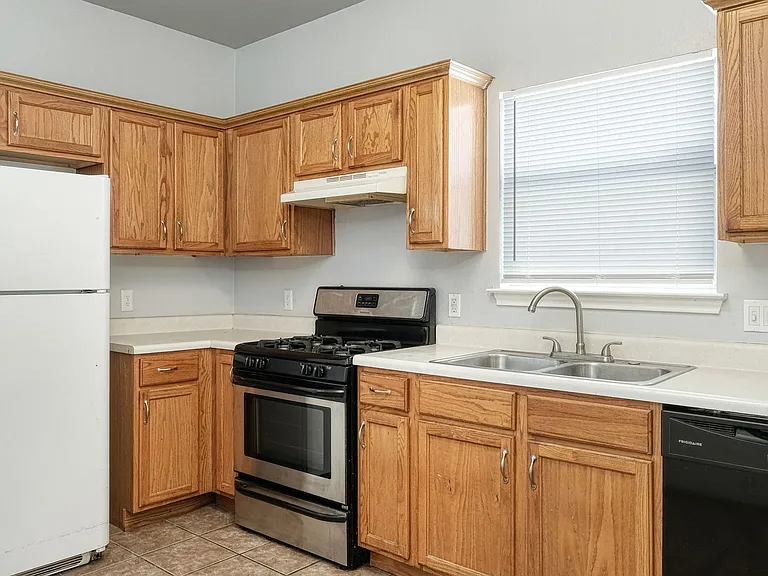 2802 Southampton Way — Photo 5