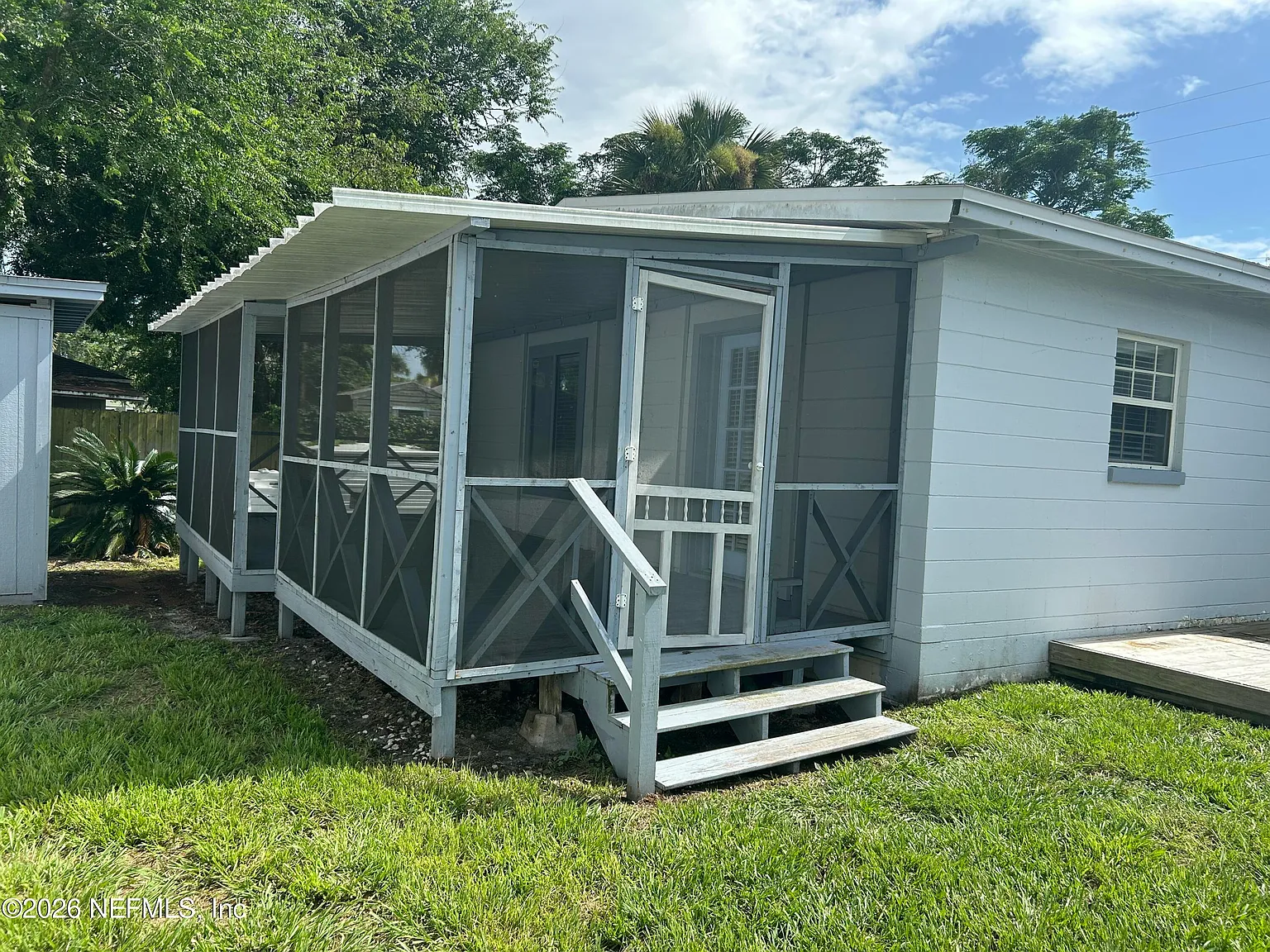 3 bed, 1.0 bath, 975 sqft, $2,300 — Photo 3