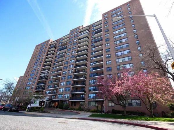 10 Huron Ave #208, Jersey City, NJ 07306