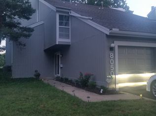 8050 Colony Ln, Lenexa, KS 66215