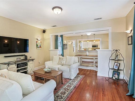 5th image of 1020 Marengo St
