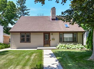 5769 N River Forest DRIVE, Glendale, WI 53209