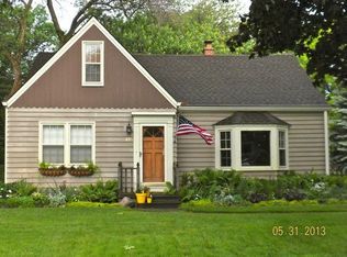 895 Schomer Rd, Aurora, IL 60505