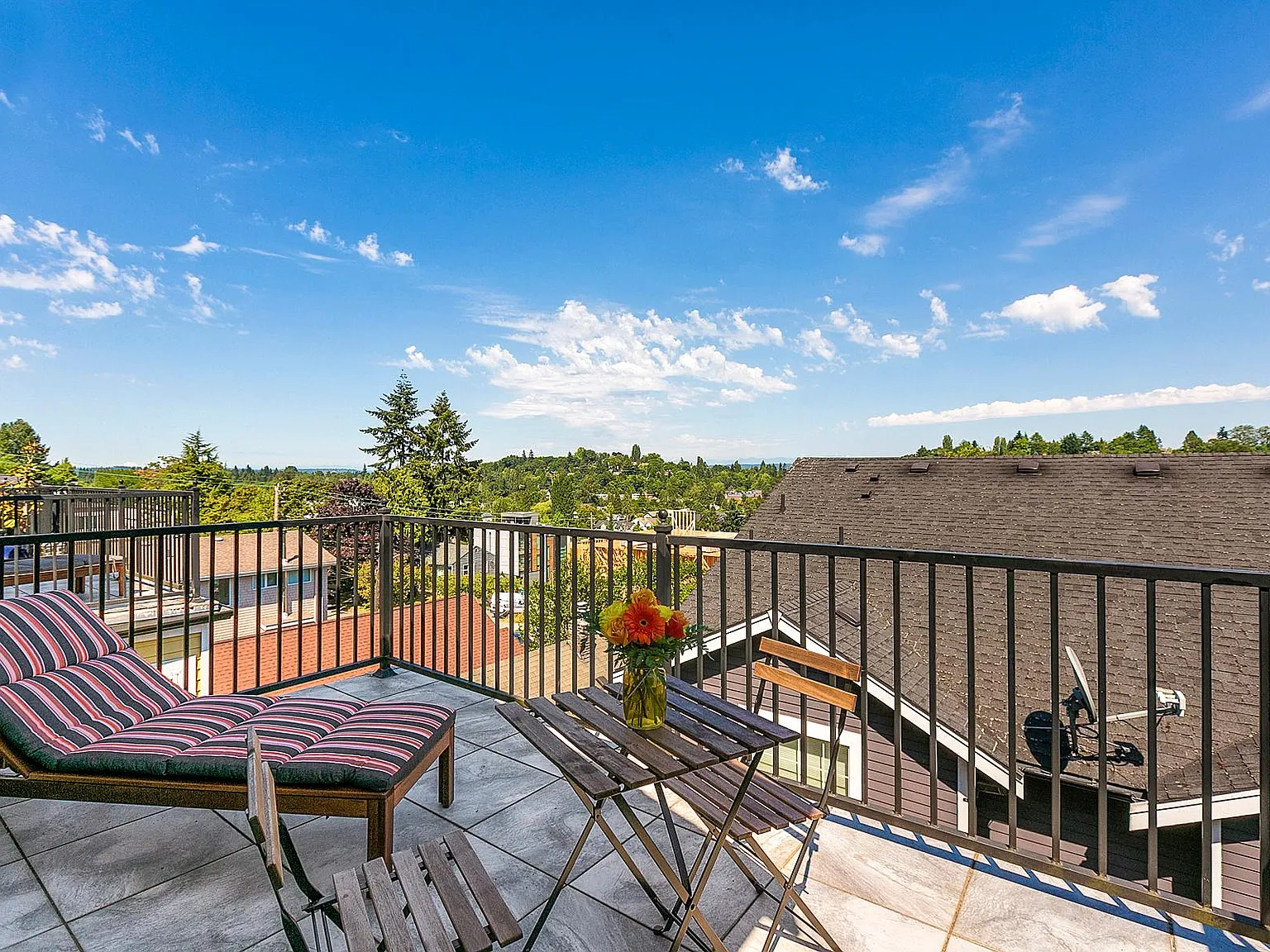 4 bed, 3.5 bath, 1870 sqft, $4,650 — Photo 2