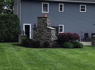 8 Emmett Dr, Schenectady, NY 12309