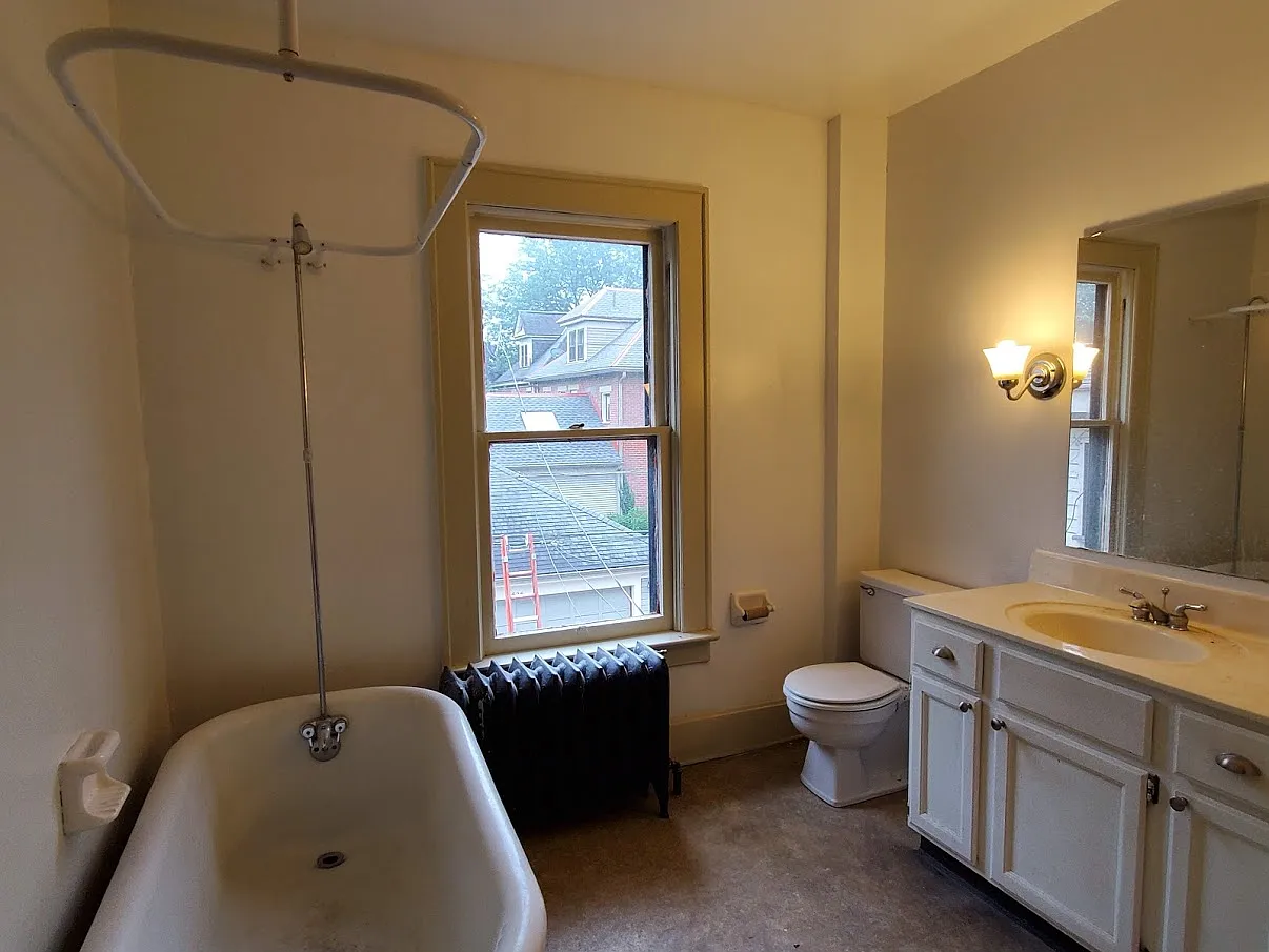 4 bed, 1.5 bath, 2081 sqft, $2,750 — Photo 2