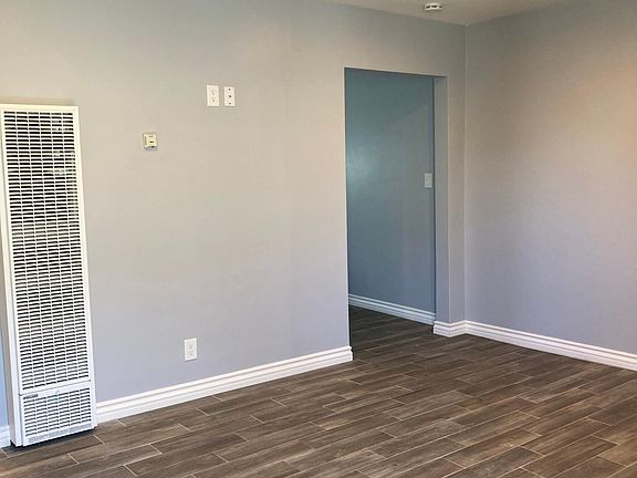 3rd image of 16505 Prairie Ave