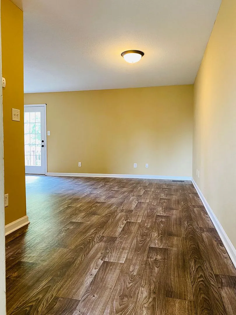Townhome for Rent with Garage! — Photo 4