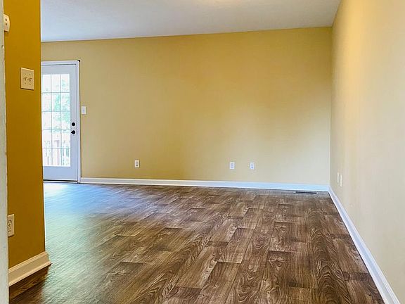 4th image of 1725 Thistlewood Dr APT B