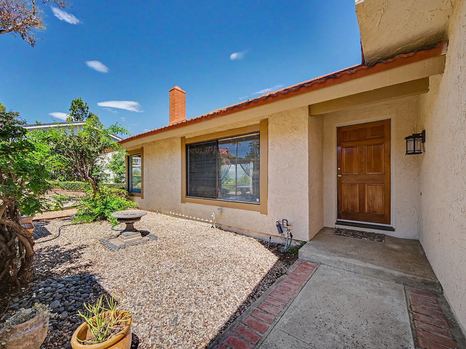 4 bed, 2.5 bath, 2116 sqft, $4,950 — Photo 2